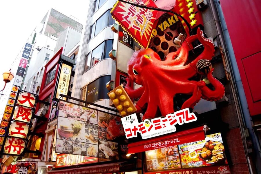 1-Day walking tour in Osaka:Castle, temples and Ukiyoe - Dotonbori and ukiyo-e: the billboards plus the art hands-on