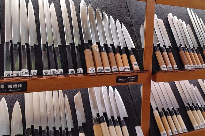 Anime shopping tour in Osaka: figures, Manga, Maid Cafe, Knife - Route N (second-hand hunting): Nipponbashi, knives, Den Den Town, and options