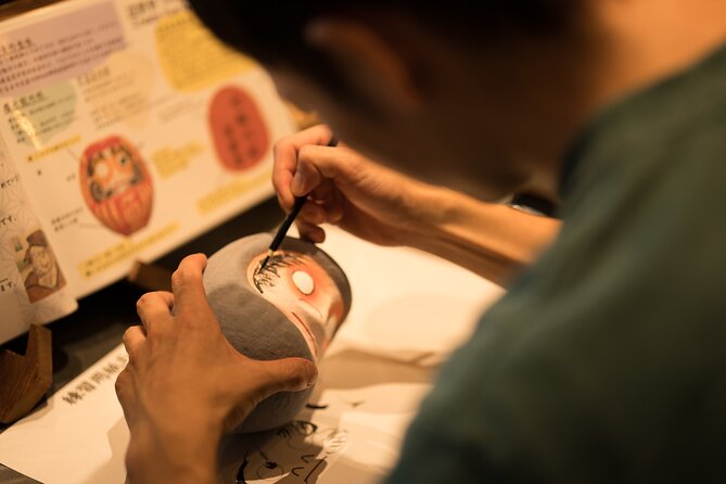 Daruma Doll Painting Workshop in Japan - The room rules: why the workshop stays peaceful (and what it means for you)