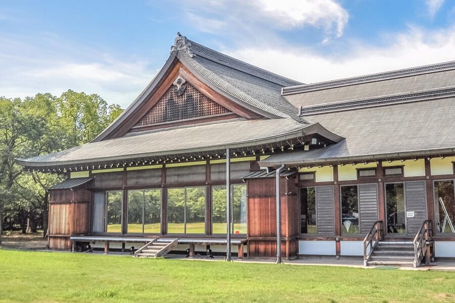 Discover Osaka, Private Customizable Tour with Expert Guides - Choosing the Right Guide: English Level and Q&A Expectations