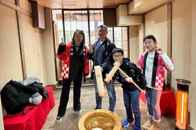 【Family Friendly】Traditional Mochi Pounding Experience - Why This Family-Friendly Mochi Pounding in Dotonbori Works