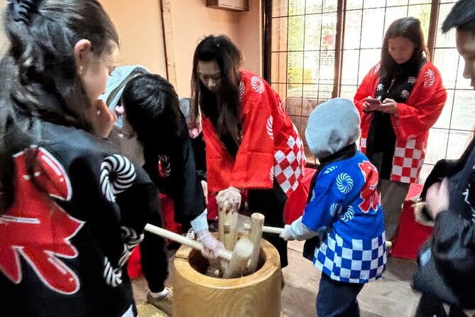 【Family Friendly】Traditional Mochi Pounding Experience - Who Should Book This Mochi Pounding Experience in Osaka?