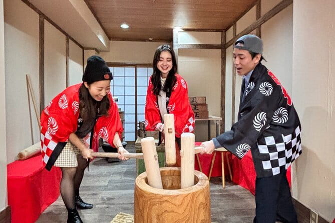 【For adult】Traditional Mochi Pounding Experience with Tasting - Key moments that make this worth your time