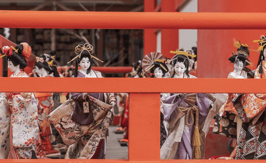 From Osaka/Kyoto: Mount Koya & Wakayama Private Day Trip . - Okunoin and Toro-dō: The Most Sacred Walk on the Route