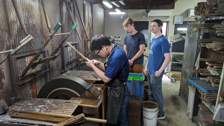 From Osaka: Sakai Knife Maker or Blacksmith Walking Tour - From Nankai Sakai Station to 八百源来弘堂本店: Start With Snacks and Local Context