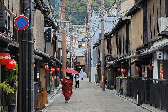 Full Day Guided Tour to Kyoto and Nara from Osaka by Van - Gion Walking Break: Old Streets, Lunch Choices, and Maiko/Geiko Luck