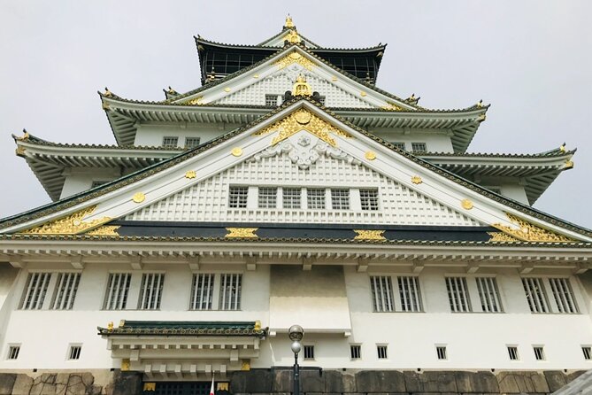 Full Day Walking Tour in Osaka Castle Temples and Ukiyoe - Osaka Castle Museum: from 1597 to the 1995 rebuild