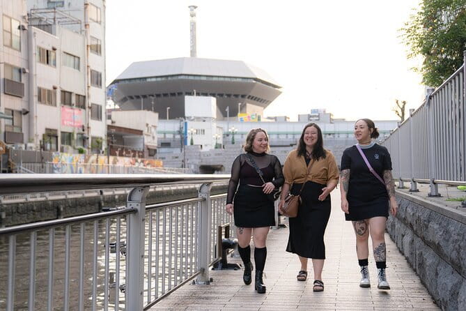 Himeji Castle and Akashi Kaikyo Bridge Walking Tour from Osaka - Group size, guide style, and the “non-reserved” reality
