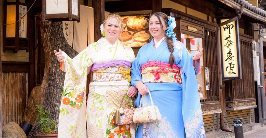 Kimono photoshoot-Includes 100 photo data - Who should book this Osaka kimono photoshoot?