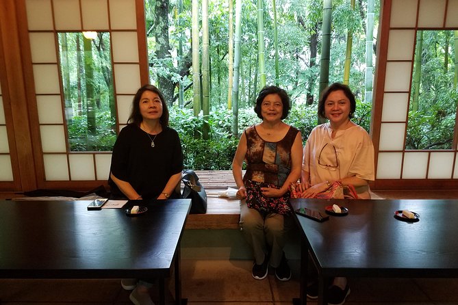 Kyoto Highlights: Arashiyama & Fushimi Inari by Private Car - Gion: a quick look that still gives you context