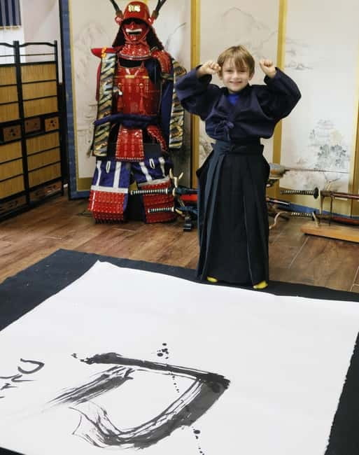 Learning Shodo with a kimono and Trying Samurai Calligraphy - The kimono change + the moment your kanji name appears