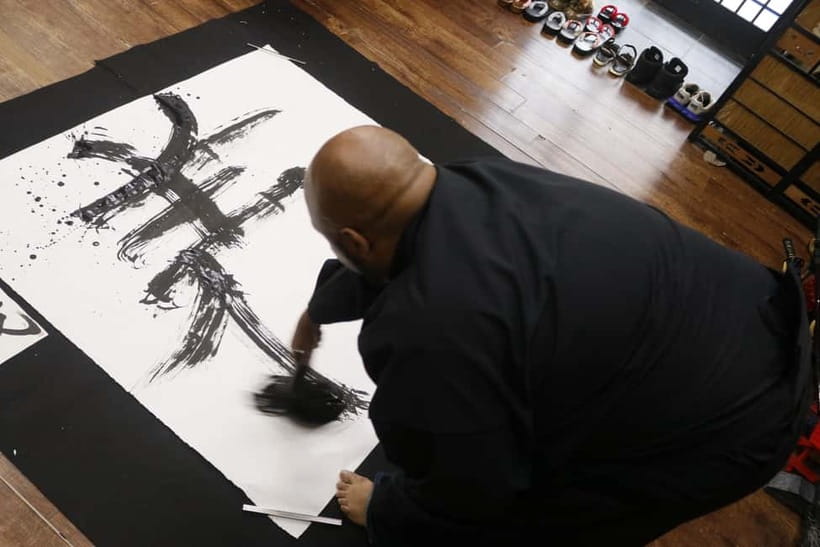 Learning Shodo with a kimono and Trying Samurai Calligraphy - Language support and how to plan if you need a specific guide