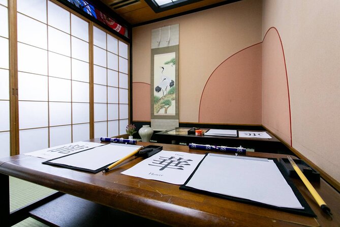 Learning Zen of Japanese Calligraphy in kimono near Osaka Castle - Finding the Place, Getting Dressed, and Staying On Time