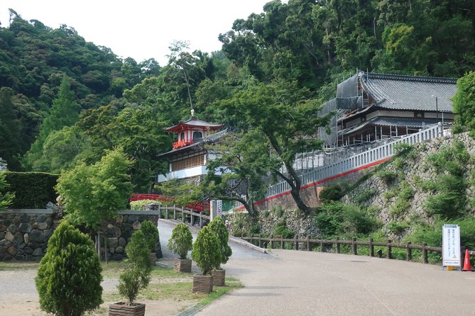 Minoh Waterfall and nature walk through the Minoh Park - Private guide energy: how Hide and Ichiro make it smooth