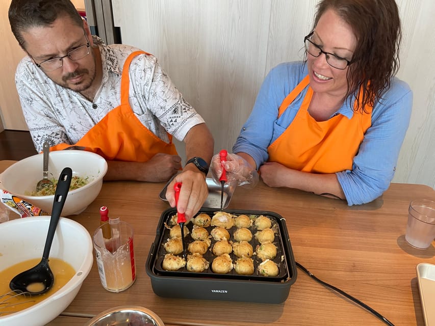 Okonomiyaki or Ramen&Gyoza Class with Local Shop Tour - Group size, timing, and how this fits your Osaka day