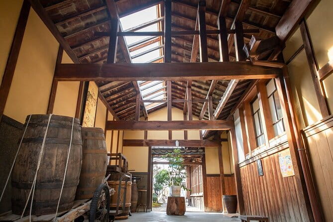 Osaka American village Bar hopping tour - Stop 1 in Nishishinsaibashi: the cozy first bar with mingle energy