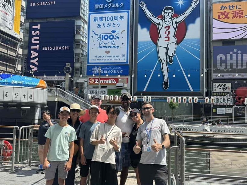 Osaka: Castle, Tea Ceremony, Calligraphy, and Samurai Armor! - Entering Osaka Castle: The Best Photo First Stop