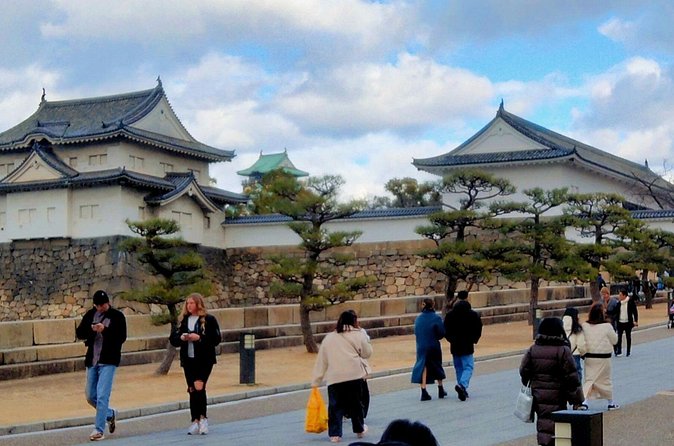 Osaka Castle & Temple Walking Tour with Multilingual Audio Guide - Shitennoji Central Complex: The Main Event Inside