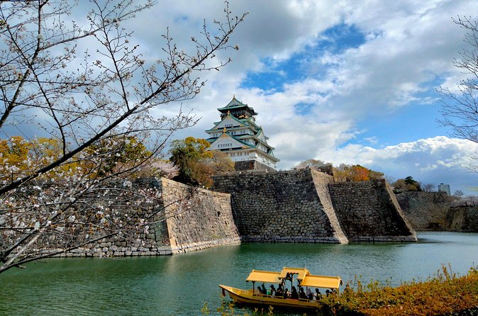 Osaka Castle & Temple Walking Tour with Multilingual Audio Guide - Osaka Castle Park: Main Tower Viewpoints and Storytelling