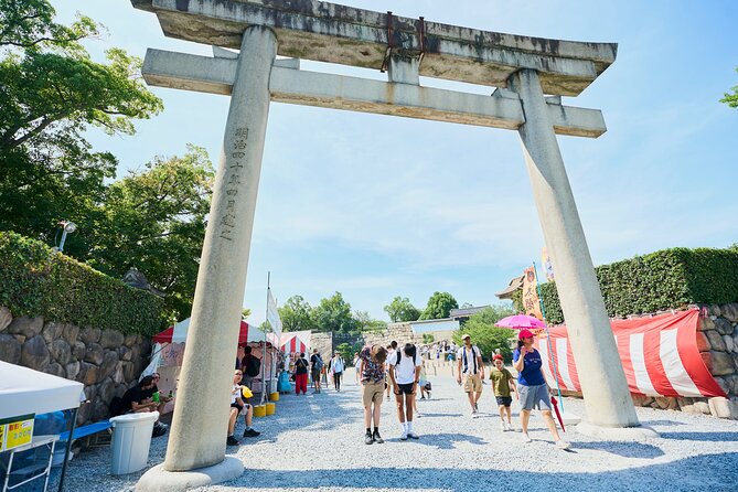 Osaka Castle Walking Tour and Castle Tower Admission - Inside the Keep: Armor Exhibits and the View From the Top Floor