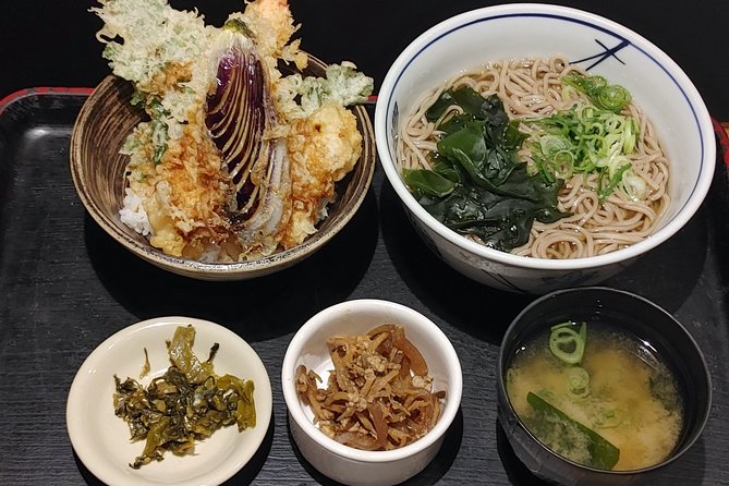 Osaka Dotonbori Daytime Food Tour - Kuromon Market tasting, plus the drink and traditional dessert