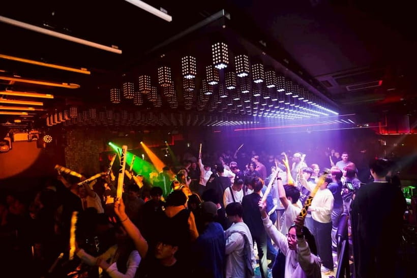 Osaka Dotonbori:GIRAFFE Nightclub Ticket with Drink/VIP Plan - Crowd, rules, and what to wear (and not wear)
