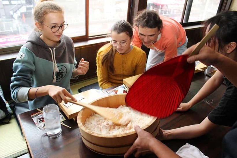 Osaka Dotonbori: Hand Roll Sushi Experience - Dotonbori River from a tatami room (and how to find it fast)