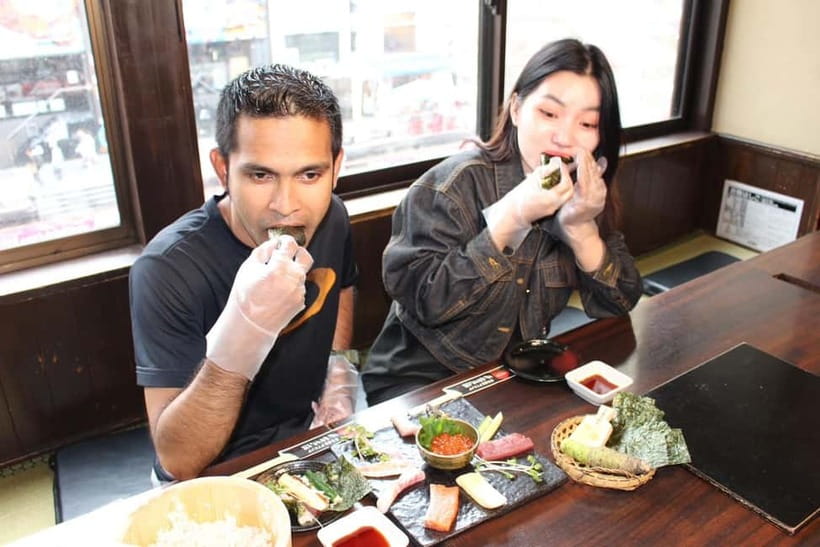 Osaka Dotonbori: Hand Roll Sushi Experience - Sushi rice and vinegar mixing: why the foundation matters