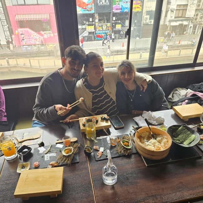 Osaka Dotonbori: Hand Roll Sushi Experience - Atmosphere and service: more guided than chaotic