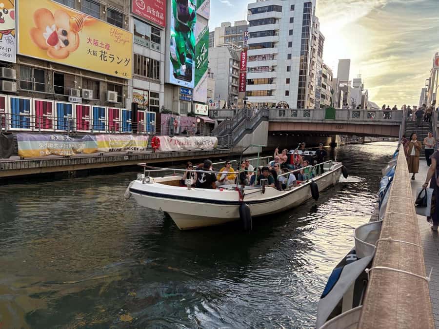 Osaka: Dotonbori's Bridges 20-Minute Cruise - The 20-minute route: bridges and landmarks in order