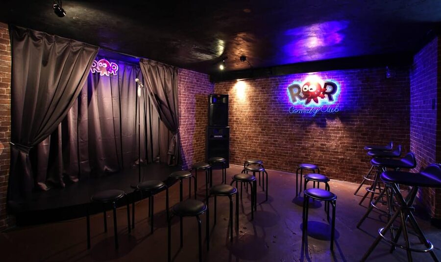 Osaka: English Stand Up Comedy Show at Osaka Comedy Club - The Room, The Bar, And The Small-Crowd Advantage