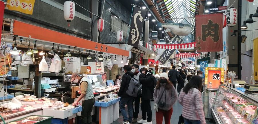 Osaka: Five Must-See Highlights Walking Tour & Ramen Lunch - Shinsekai and Tsutenkaku: Retro Streets, Photos, and Snack Breaks