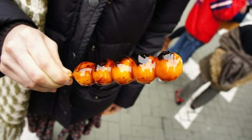 Osaka: Food Tour Kuromon Market & Dotonbori with Guide - Weather, Shoes, and Photo Tips That Make the Difference