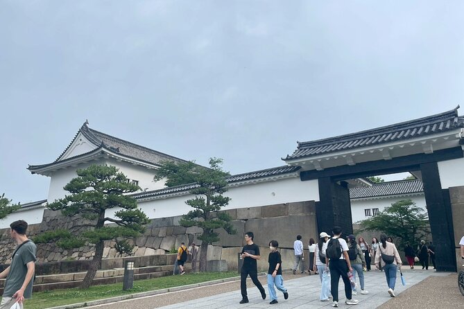 Osaka Full-Day Experience with Castle, Kushikastu and Temple - Walking to Shitennoji: the teahouse break you’ll actually appreciate