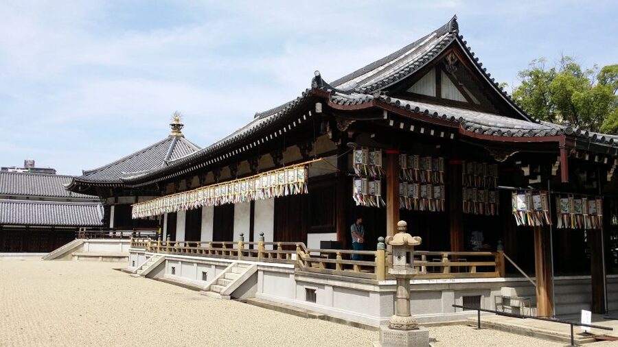 Osaka: Full-Day Sightseeing Tour by Private Vehicle - Kuromon Ichiba: market history with a practical, walk-and-sniff plan