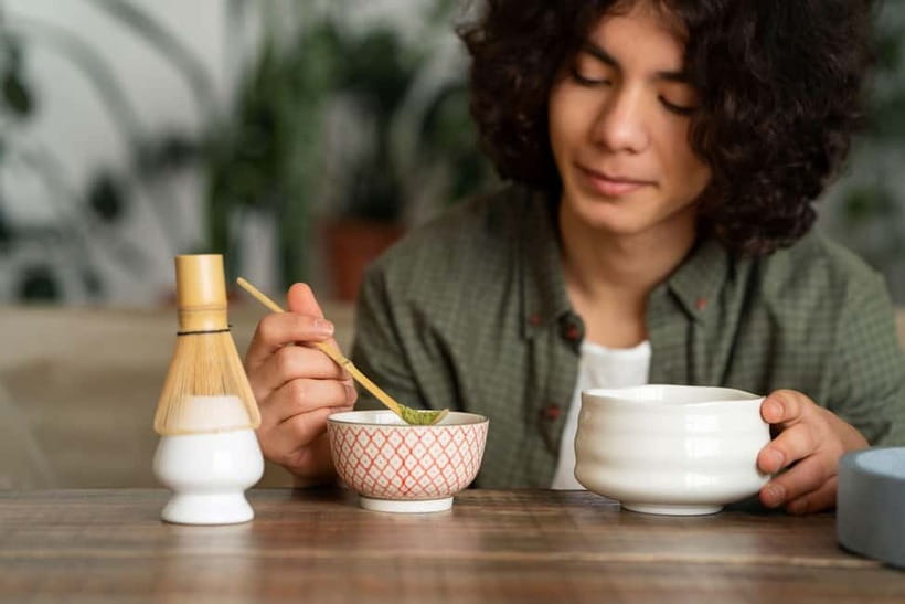 Osaka; Japanese Tea ceremony experience, Macha and Sencha - Osaka tea ceremony on tatami: the mood and the welcome