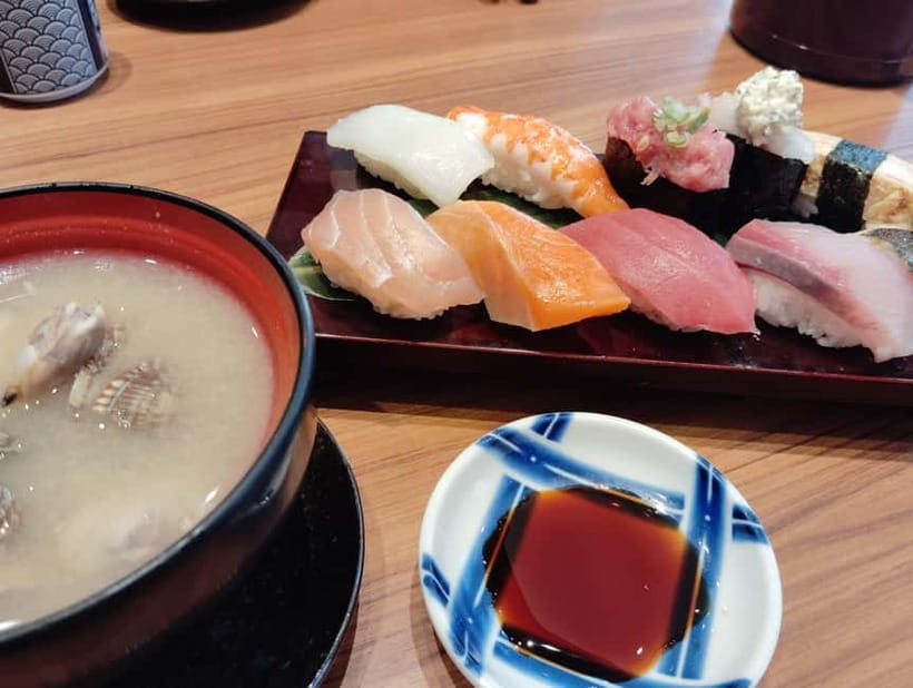 Osaka: Kuromon Market 1.5-Hour Seafood & Street Food Tour - Private vs group: tastings you can budget for (and tastings you might pay for)