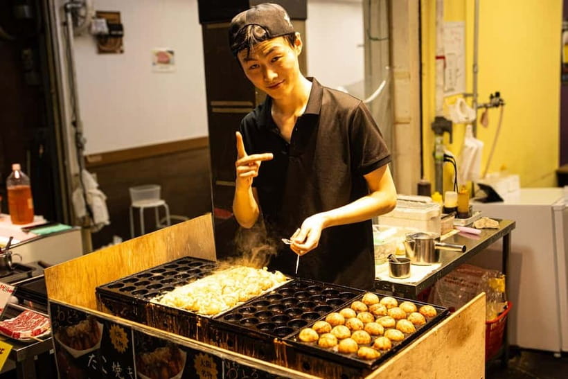 Osaka: Kuromon Market Street Food Tour with Pro Local Guide - Kuromon Market and Osaka street-food rhythm in 2 hours