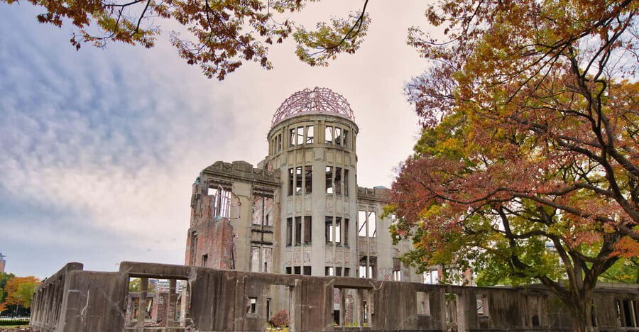 Osaka/Kyoto: Hiroshima Miyajima Bus Tour & Shinkansen Ticket - Peace Memorial Museum time: what 60 minutes feels like