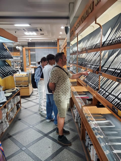 Osaka Like a Local: 6 Hours of Walking, Eating & Exploring! - Kuromon Ichiba Market: Lunch That Feels Like a Local Routine