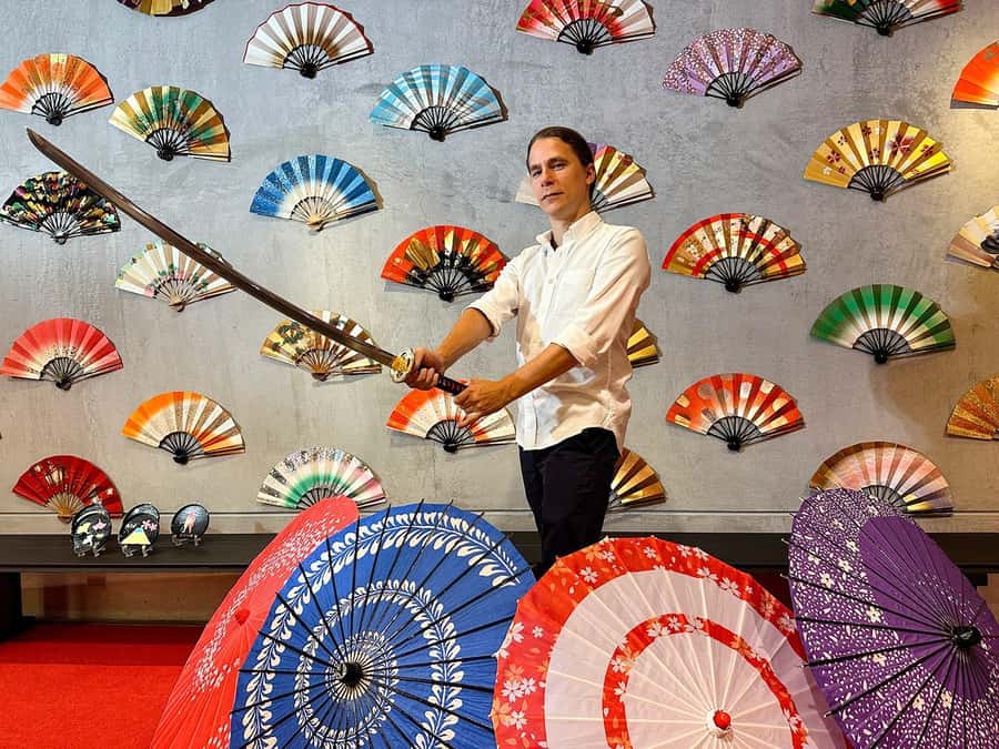 Osaka: Maki-e lacquer Painting and Matcha Experience - Gold-powder Maki-e: the craft part that actually feels hands-on