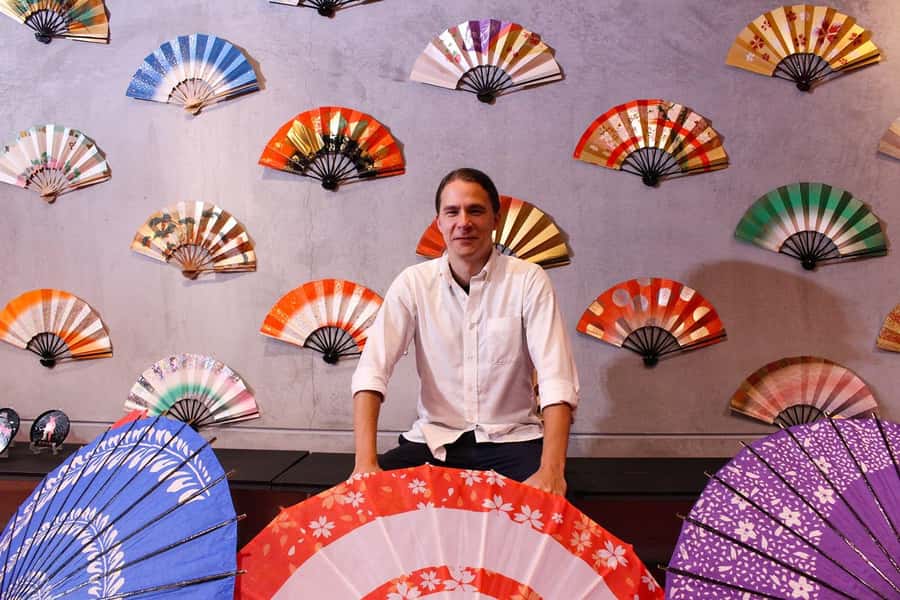Osaka: Maki-e lacquer Painting and Matcha Experience - The sword-and-costume photo spot: fun, fast, and very on-brand