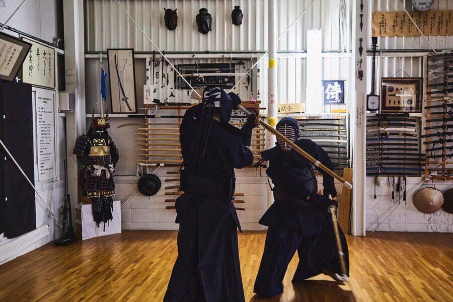 Osaka: Samurai Training Experience KENDO in Osaka - Putting on the gear: dōgi, hakama, and full bogu fit
