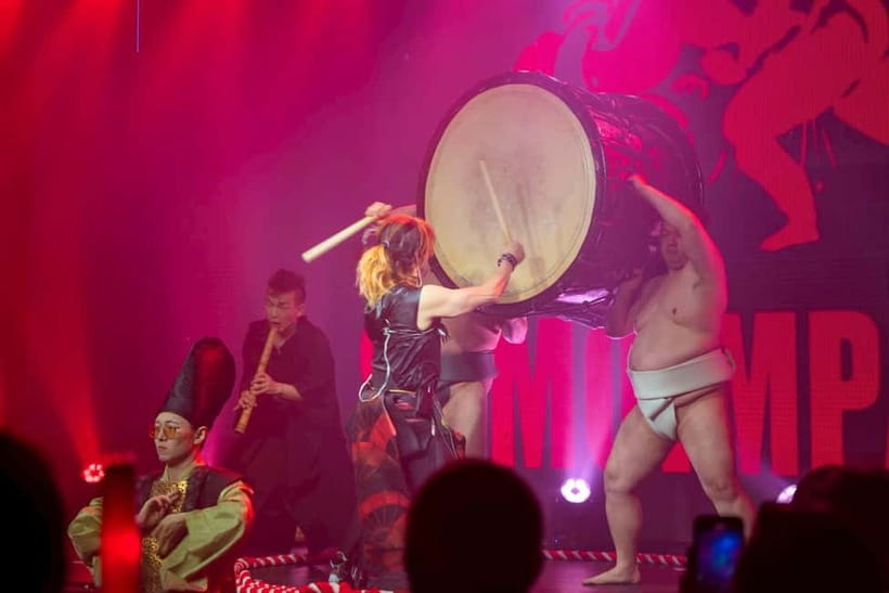Osaka:SUMO BEATS SHOWCASE: Taiko Drum and Wagyu burger! - The Wagyu burger and drink: simple, convenient, and part of the pacing