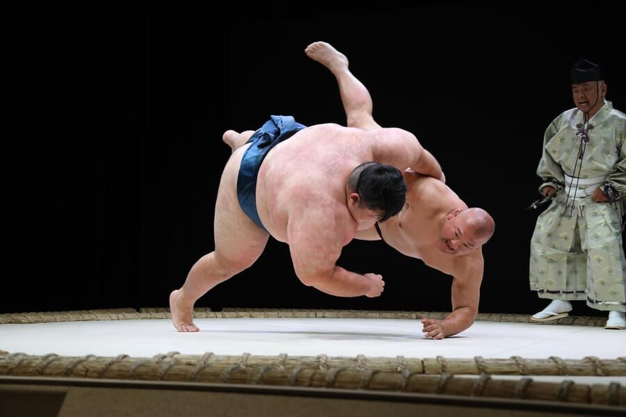 Osaka: Sumo Stage Show with Bento or Snack + Fight & Photo - Key points to know before you go