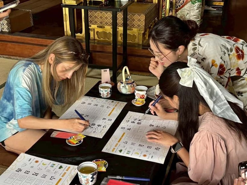 Osaka: Temple Tour and Traditional Calligraphy Lesson - The 1-Hour Flow: What Happens, Step by Step
