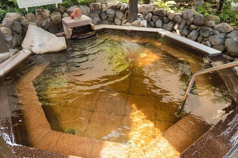 Osaka: Tennen Onsen Naniwa-no-Yu, the famous hot spring spa - Your bath circuit: carbonated mineral water and the “beauty bath” feel