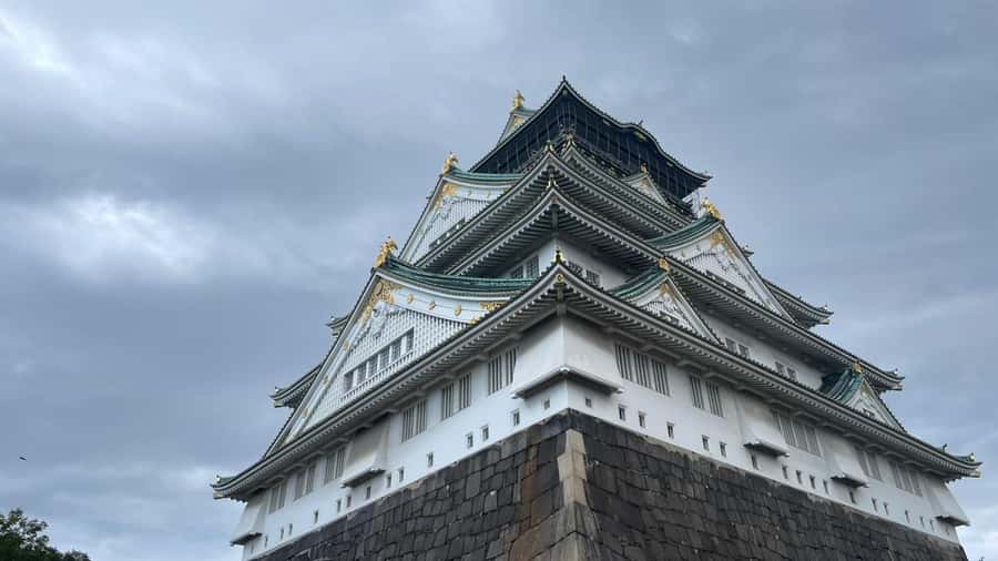 Private tour of Osaka with a Spanish-speaking Guide - Shinsekai and Tsutenkaku: street food culture in a classic Osaka zone