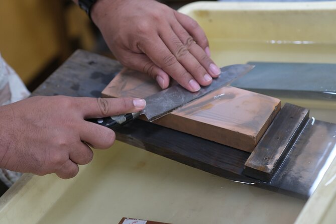 Sakai - Knife Factory and Craft Walking Tour - The guide experience: Scott, Jean-yves, Rémi, Remy, and what to expect