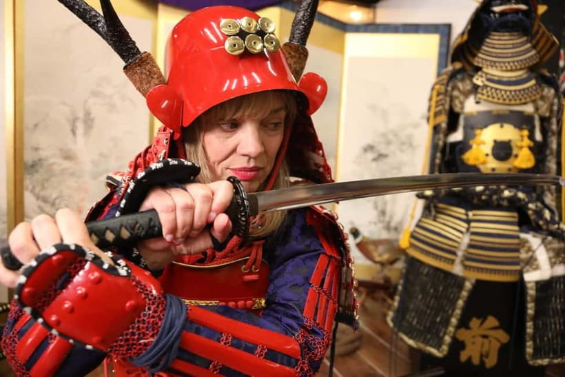 Samurai Armor & Sword experience with phot near Osaka Castle - Becoming a samurai in the dojo: bowing to the shrine